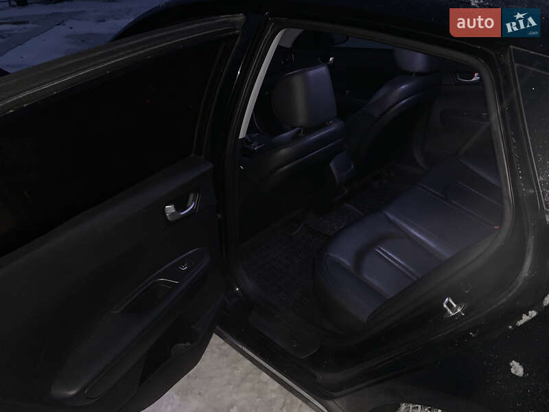 Седан Kia K5 2015 в Запоріжжі