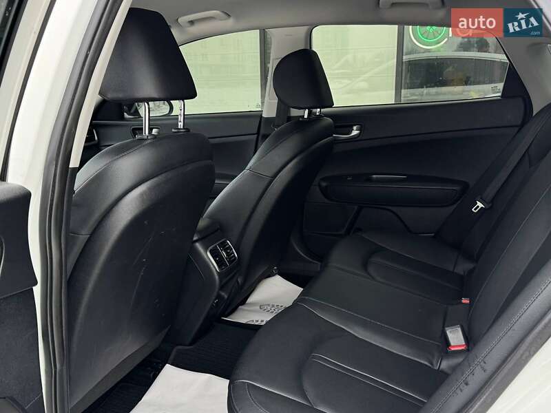 Седан Kia K5 2018 в Киеве