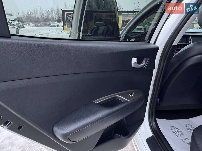 Седан Kia K5 2018 в Киеве