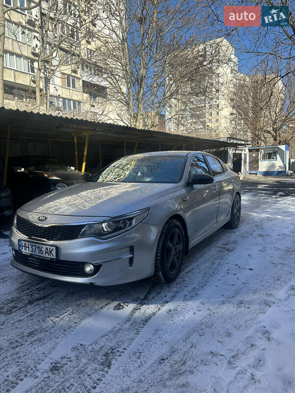 Седан Kia K5 2016 в Одессе