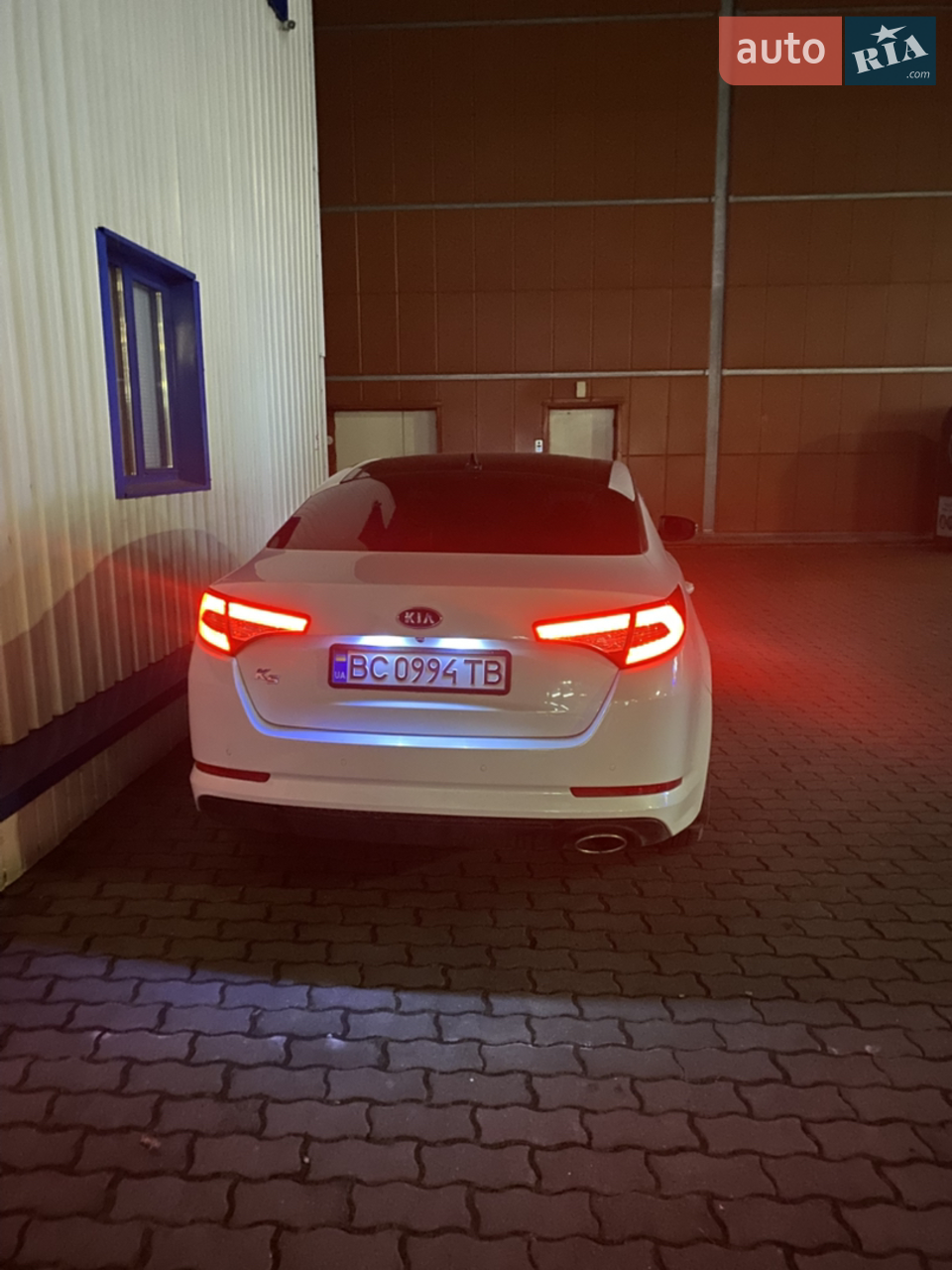 2010 Kia K5 - мініатюра 5