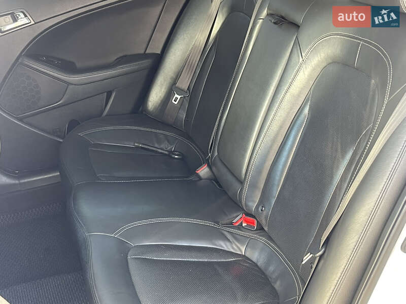 Седан Kia K5 2011 в Киеве