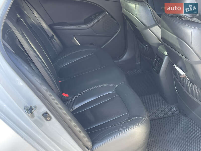 Седан Kia K5 2011 в Киеве