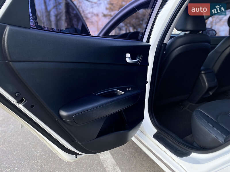 Седан Kia K5 2017 в Одесі