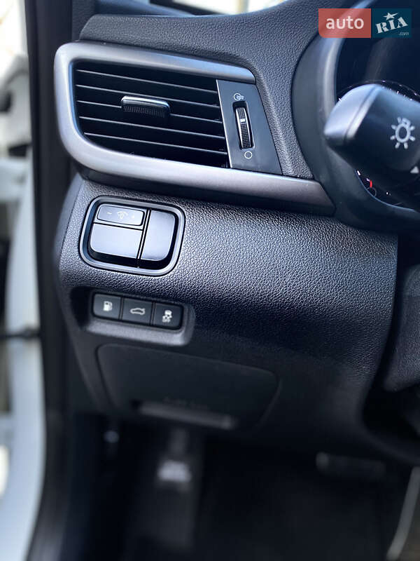 Седан Kia K5 2017 в Одесі