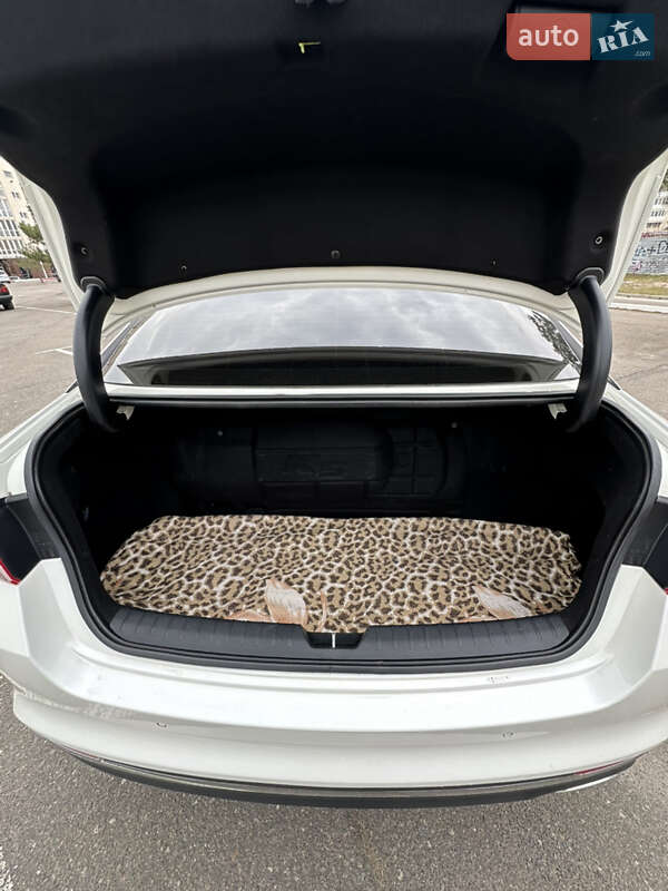 Седан Kia K5 2015 в Миколаєві