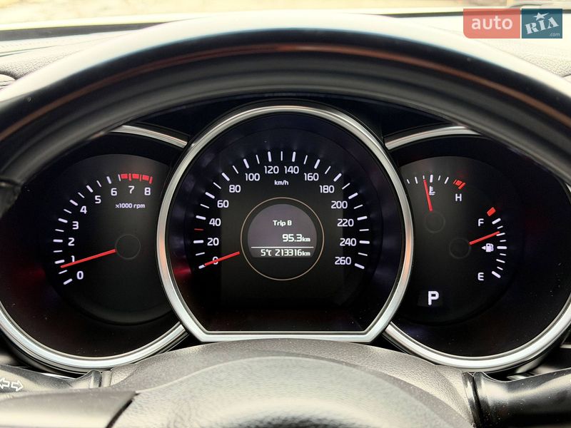 Седан Kia K5 2013 в Кривом Роге