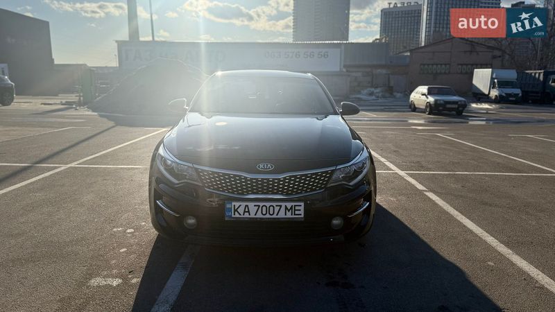 Седан Kia K5 2016 в Киеве