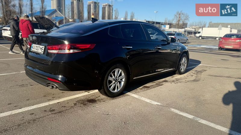 Седан Kia K5 2016 в Киеве