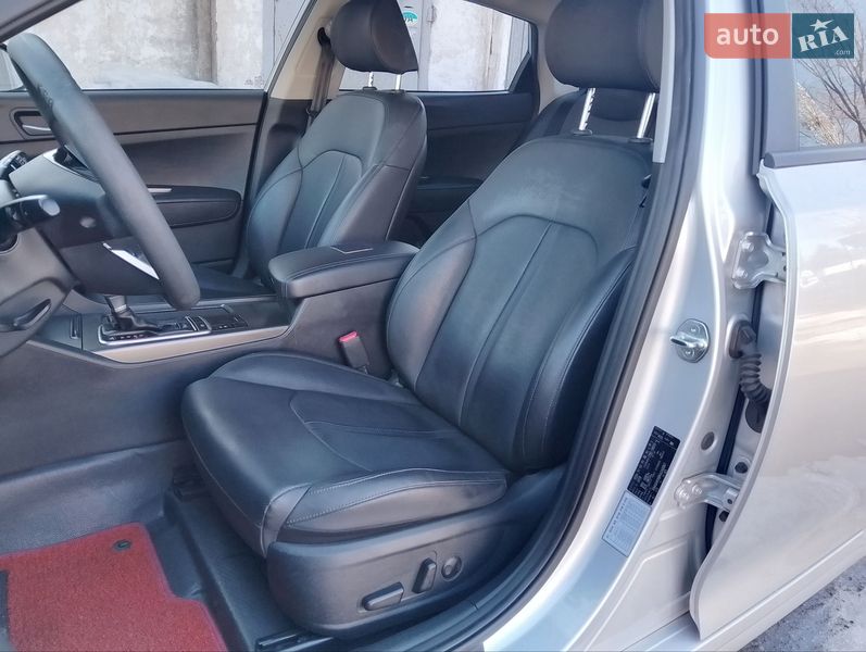 Седан Kia K5 2018 в Киеве