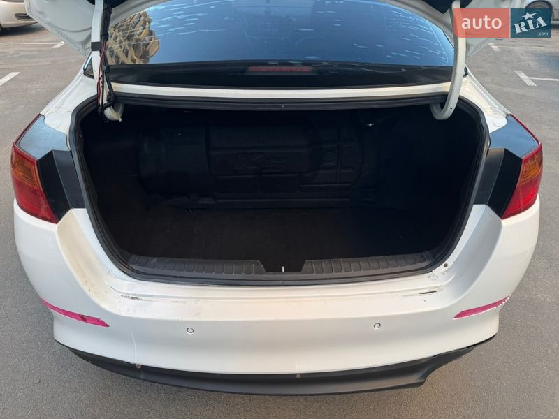 Седан Kia K5 2015 в Киеве