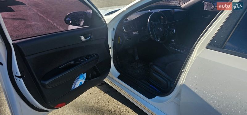 Седан Kia K5 2017 в Киеве