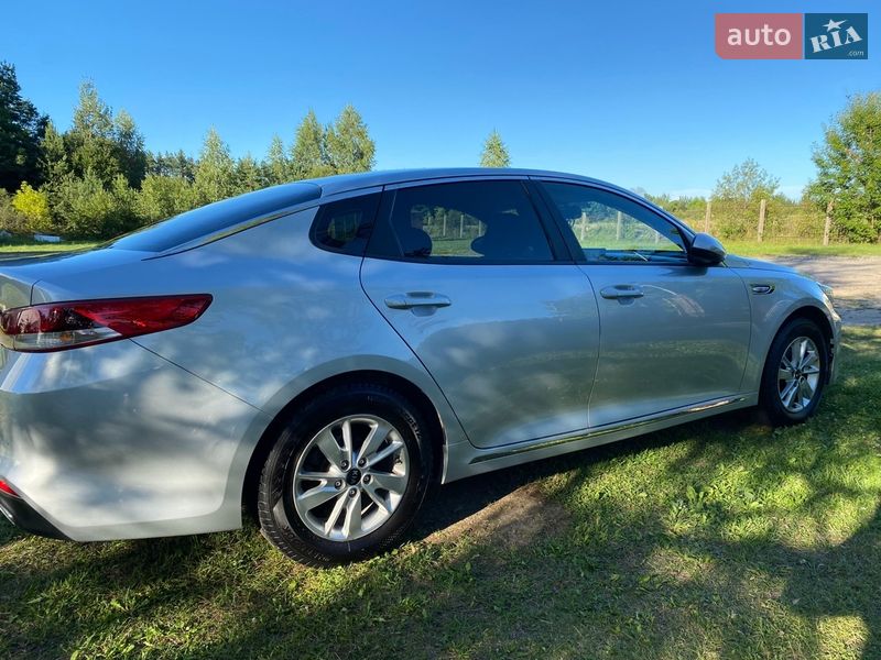 Седан Kia K5 2016 в Киеве