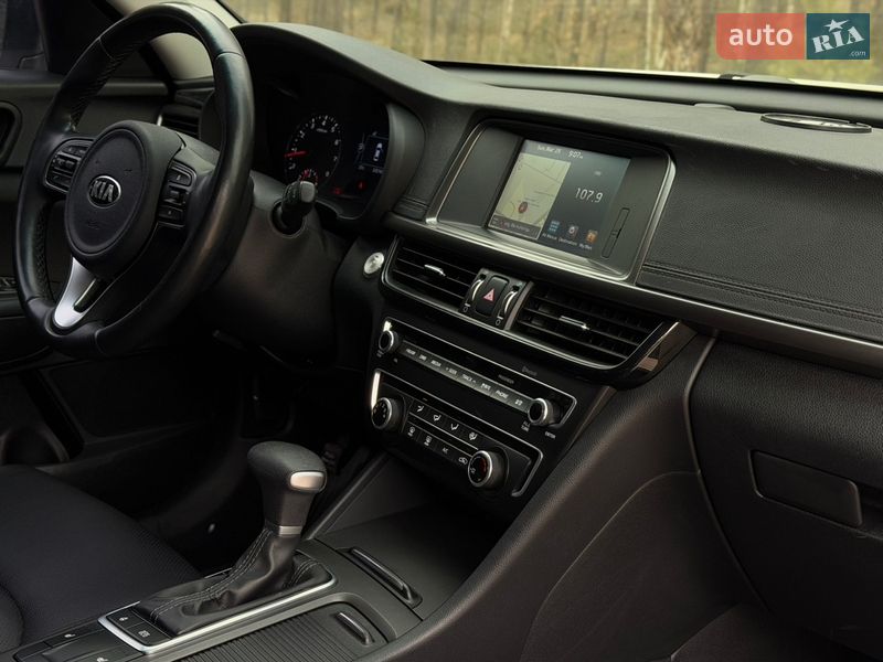 Седан Kia K5 2017 в Киеве