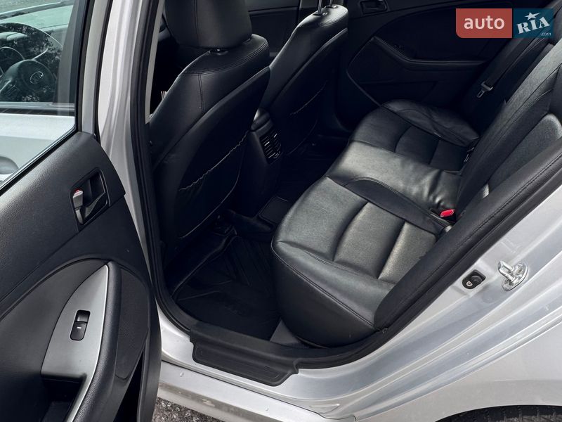 Седан Kia K5 2014 в Киеве