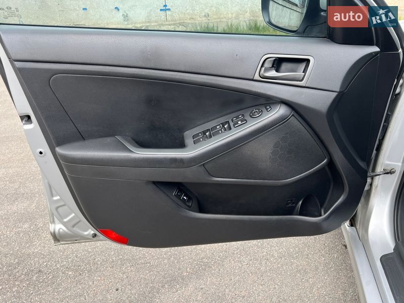 Седан Kia K5 2014 в Киеве