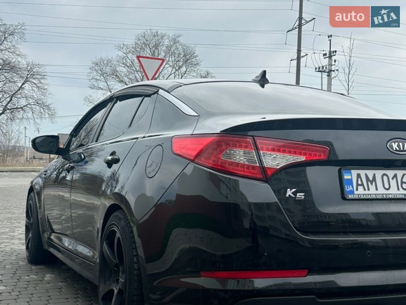 Седан Kia K5 2010 в Виннице