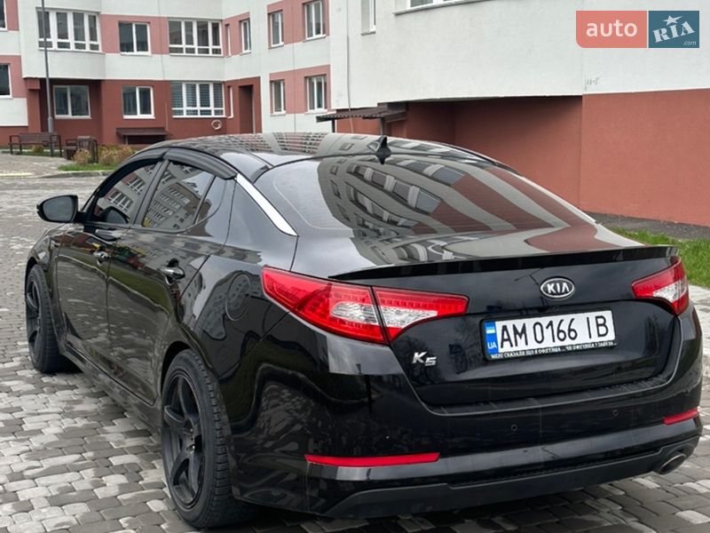 Седан Kia K5 2010 в Виннице