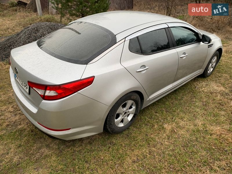 Седан Kia K5 2012 в Глевасі