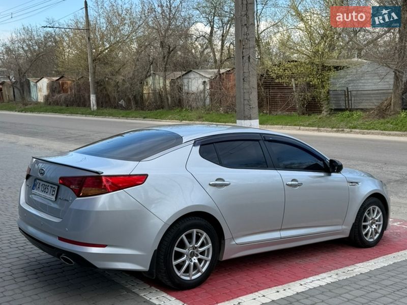 Седан Kia K5 2011 в Запоріжжі
