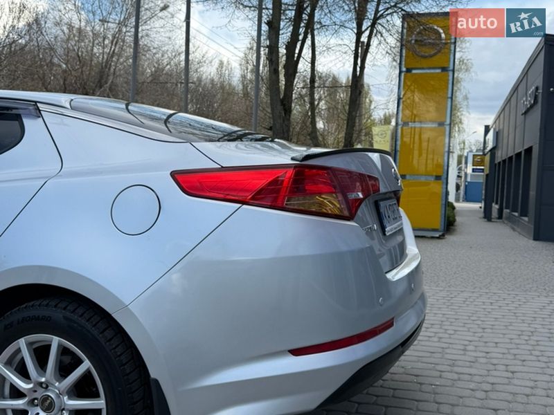 Седан Kia K5 2011 в Запоріжжі