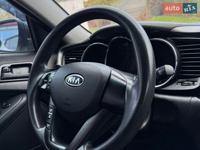 Седан Kia K5 2011 в Запоріжжі