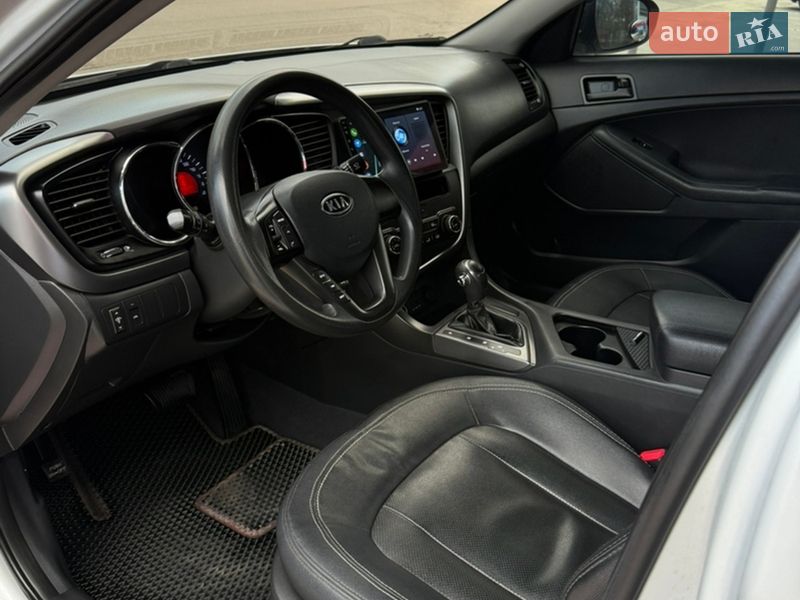 Седан Kia K5 2011 в Запоріжжі