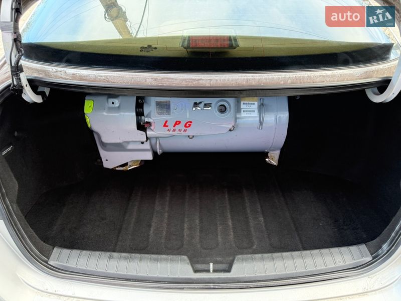 Седан Kia K5 2011 в Запоріжжі