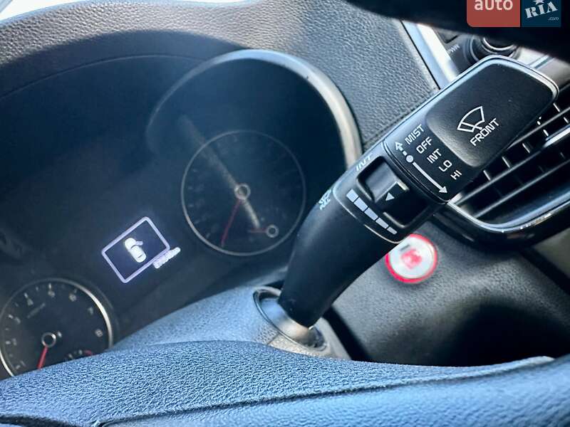 Седан Kia K5 2016 в Києві фото 56 Седан Kia K5 2016 в Києві