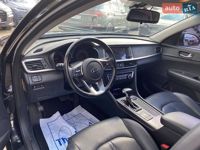 Седан Kia K5 2018 в Львове