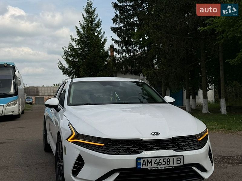 Седан Kia K5 2021 в Житомирі