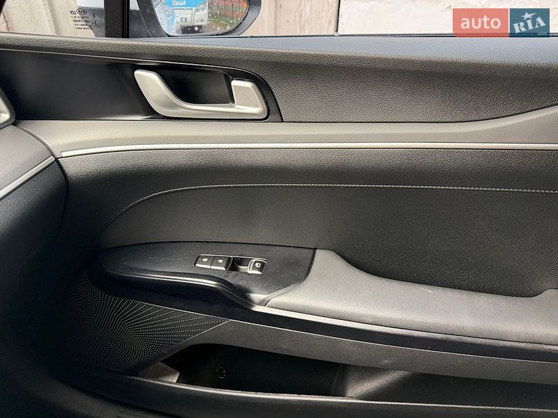 Седан Kia K5 2021 в Житомирі