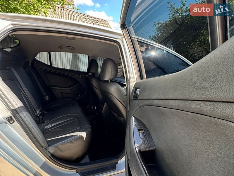 Седан Kia K5 2013 в Киеве
