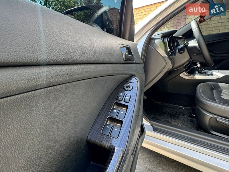 Седан Kia K5 2013 в Киеве