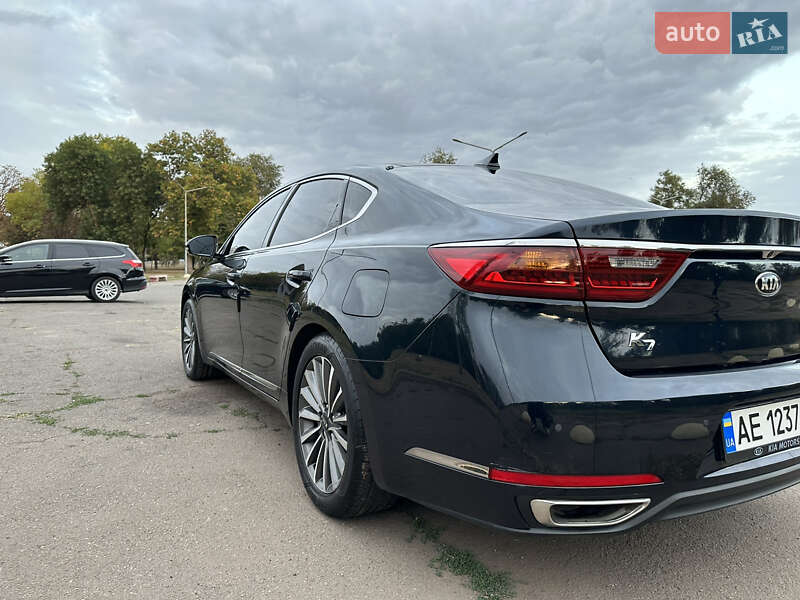 Седан Kia K7 2017 в Кривому Розі