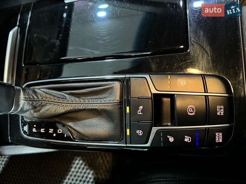 Седан Kia K7 2016 в Дніпрі