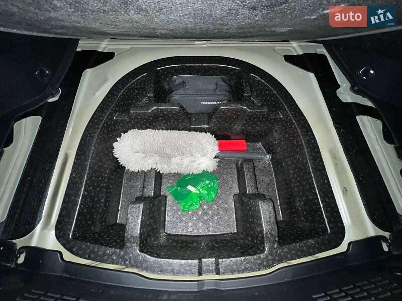 Седан Kia K7 2016 в Дніпрі