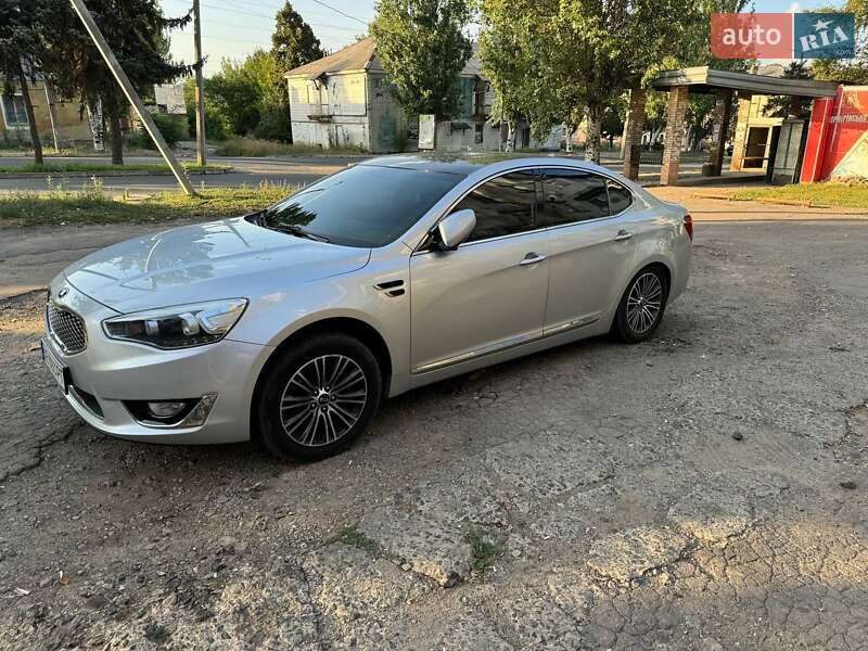 Седан Kia K7 2015 в Дніпрі