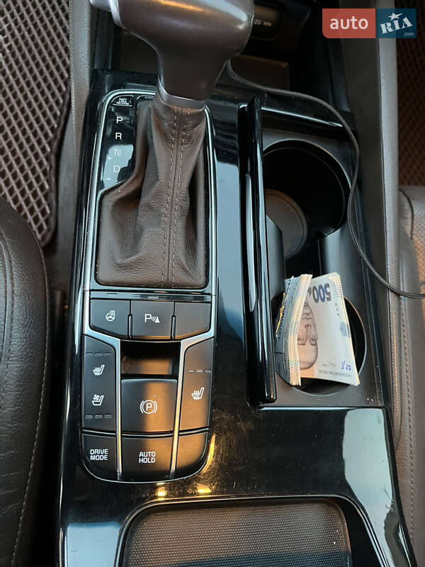 Седан Kia K7 2016 в Гусятині