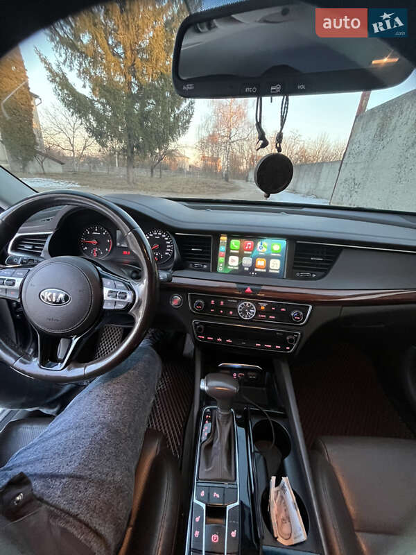 Седан Kia K7 2016 в Гусятині
