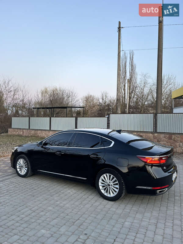 Седан Kia K7 2016 в Гусятині