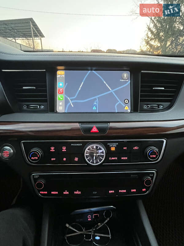 Седан Kia K7 2016 в Гусятині