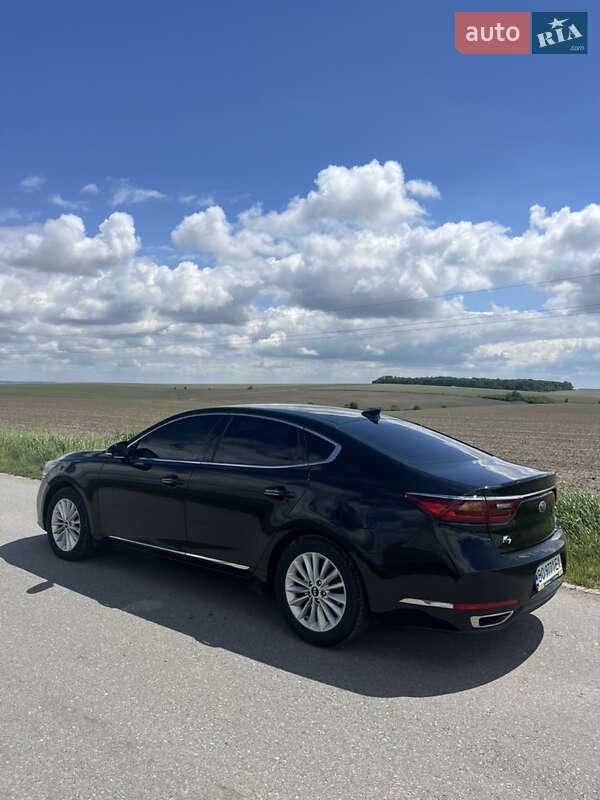 Седан Kia K7 2016 в Гусятині