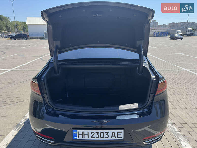 Седан Kia K7 2017 в Одессе