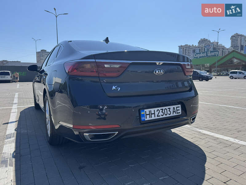 Седан Kia K7 2017 в Одессе
