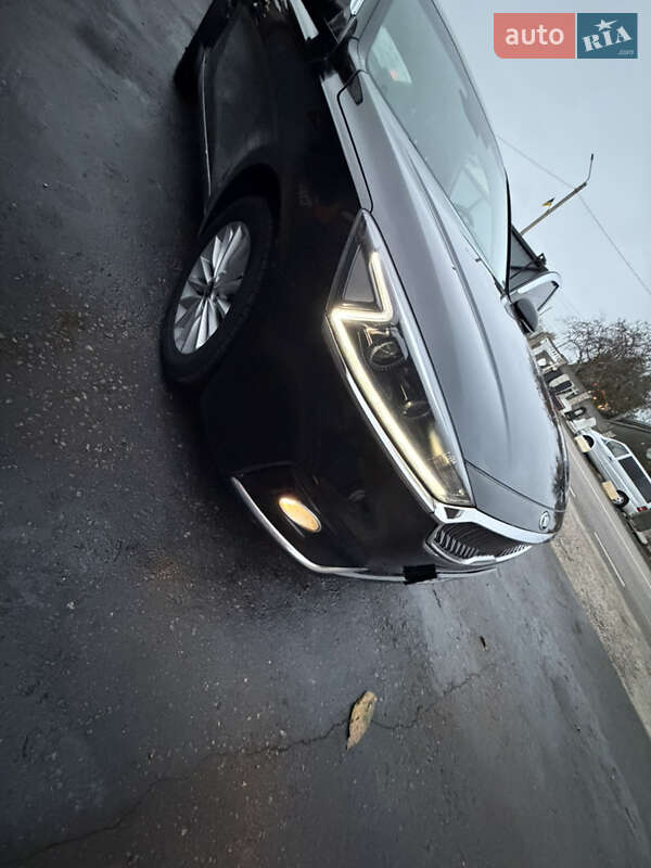 Седан Kia K7 2016 в Одессе