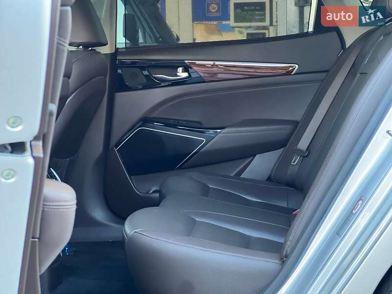 Седан Kia K7 2017 в Одессе