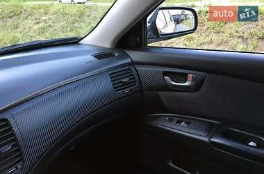 Седан Kia Magentis 2006 в Ровно