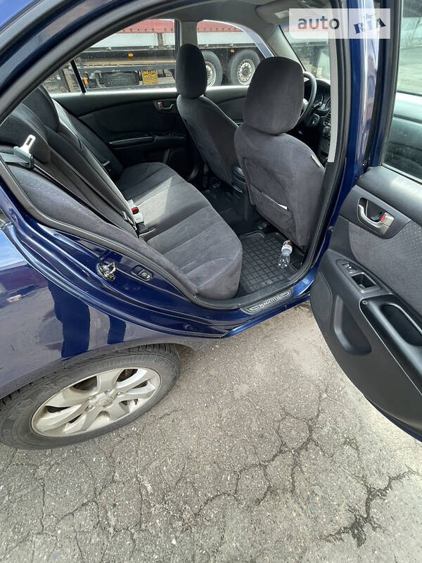 Седан Kia Magentis 2006 в Буче