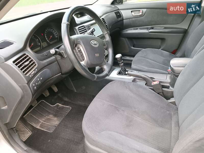 Седан Kia Magentis 2007 в Обухове